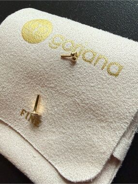 Gorjana 14k gold trio flat back single stud